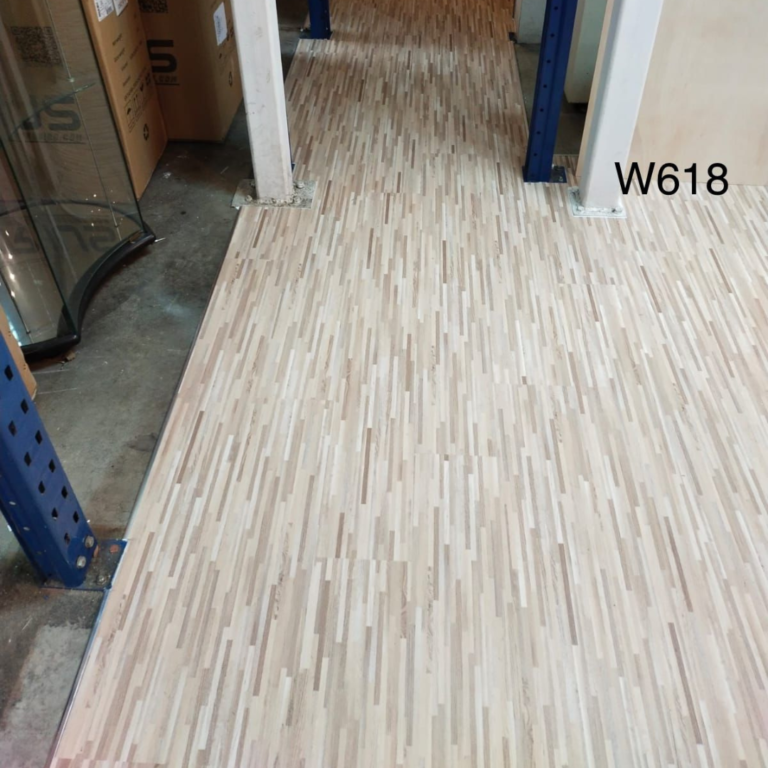 W618