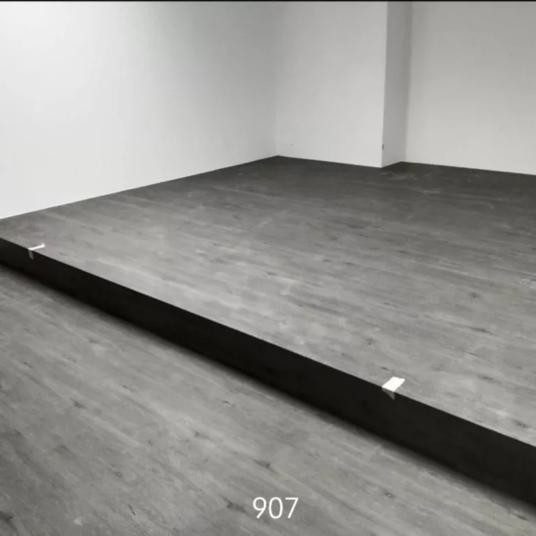 907
