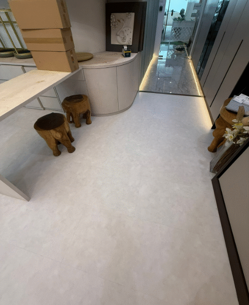 Vinyl flooring concrete look
